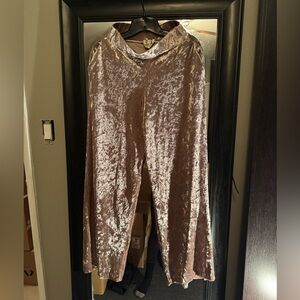 Velvet/Velour Women's Wide Leg Pants in Pink